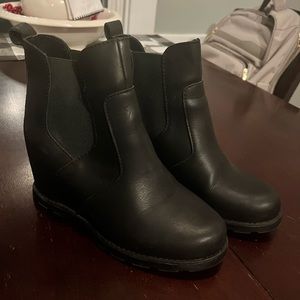 Universal Thread Black Wedge Booties